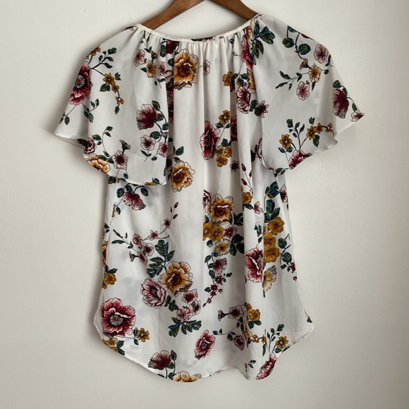 Maurices small women’s short sleeve blouse/top white/grey/floral. - Picture 2 of 13
